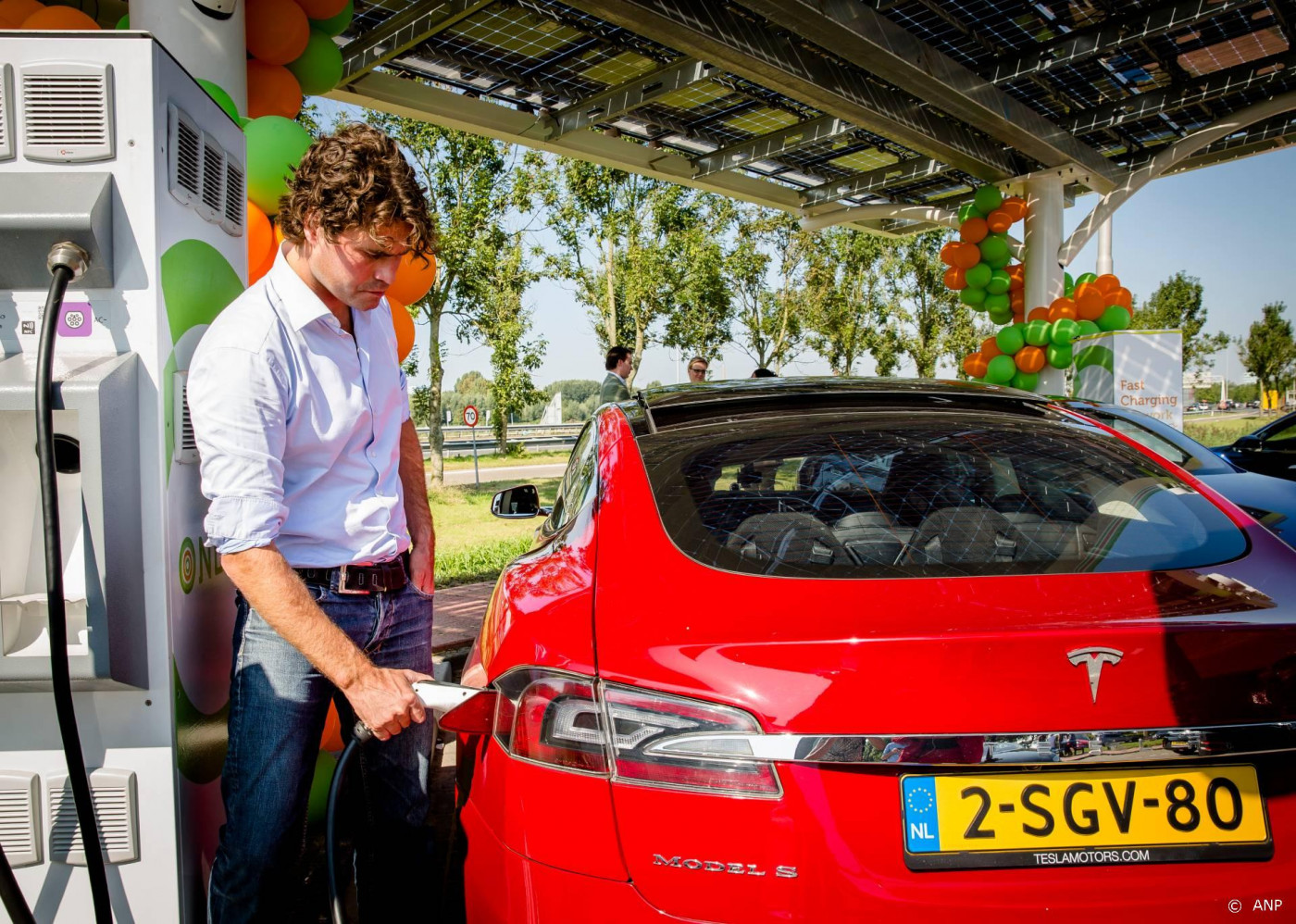 Batterij voor elektrische auto laadt in vijf minuten op