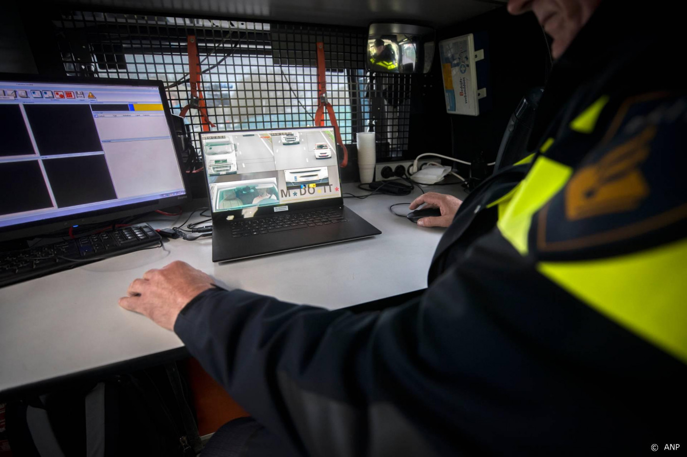 Politie gebruikt meer digitale sporen - vooral de oudere diender