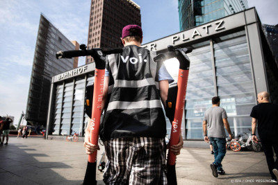 E-step ziet voetgangers en stoepjes met AI