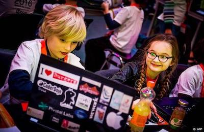 Nieuw neuraal netwerk laat computers zichzelf coderen