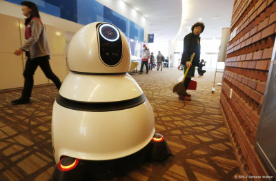 Schoonmaakrobots nemen het werk over tijdens de pandemie