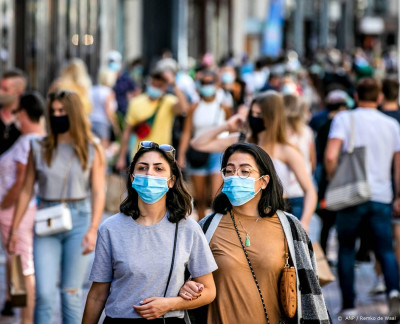 Supercomputer berekent effectiviteit mondkapjes en spatschermen